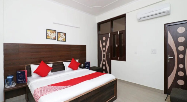 OYO 12493 Heera Guest House