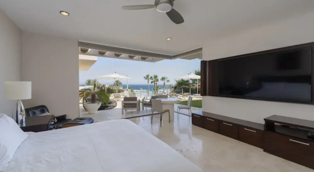 6 BR Huge Villa Steps To Beach Plus A Pool House, Забронировать Вилла Отели Южной Нижней Калифорнии с парковкой, Парковка