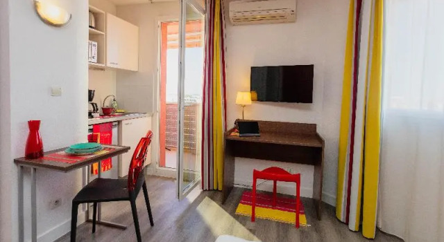 Двухместный номер Standard с балконом Appart-Hôtel Mer & Golf City Perpignan Centre
