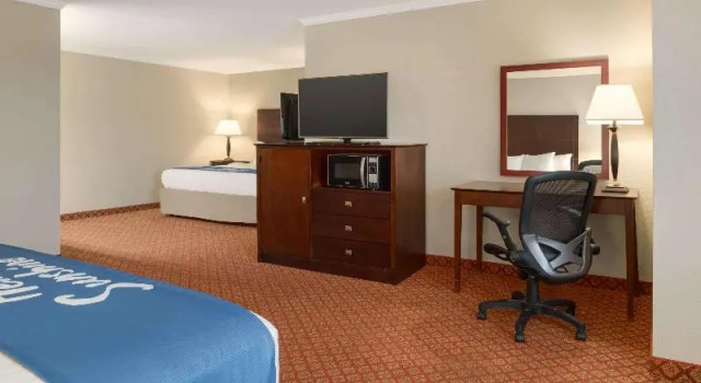 Четырёхместная студия Days Inn by Wyndham Whitmore Lake Near Ann Arbor And Brighton