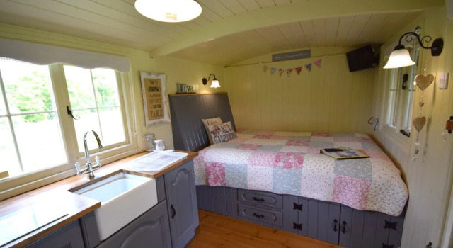 Keepers Cosy, Shepherds Hut , Alresford 491853, Забронировать Отель Альресфорд 