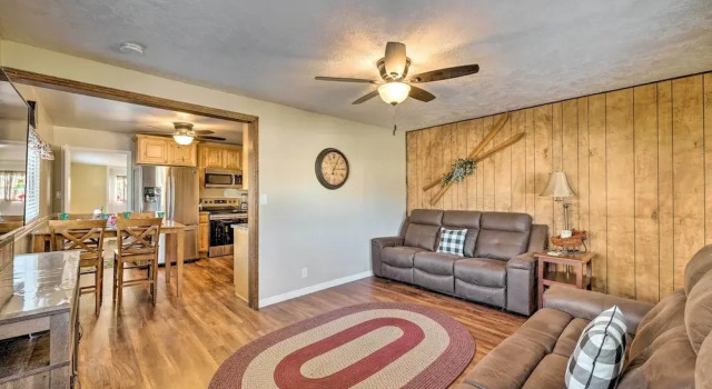 Cozy Cottage w/ Game Room ~ 17 Mi to Dtwn Slc!, Забронировать Дом для отпуска Коттеджи Саут-Джордан, Коттедж