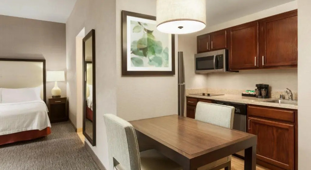 Номер Standard Homewood Suites by Hilton La Quinta
