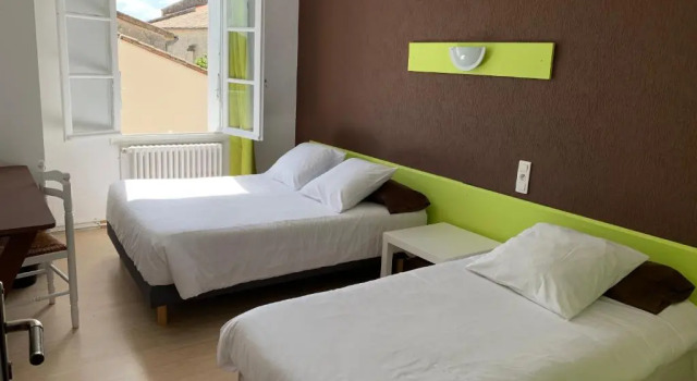 Трёхместный номер Standard Hôtel Les Thermes