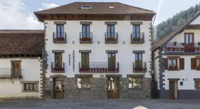 Hotel Rural Auñamendi, Buchen Sie Hotel Ochagavía Irati Forest