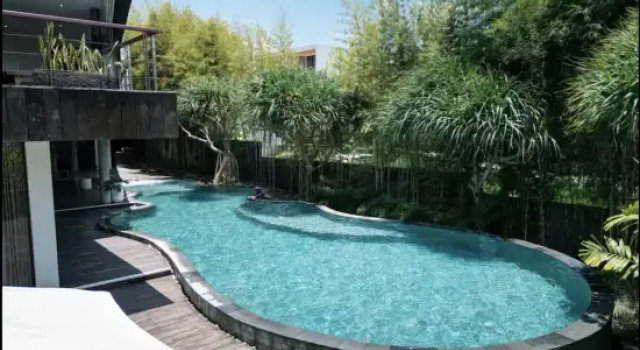Palm Tree House - 5 Bedroom In Central Canggu  - A Luxury Private Villa By Balinest Villas, Prenota Villa Pererenan Bali
