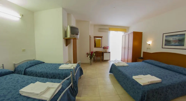 Трёхместный номер Standard с балконом Hotel Orchidea