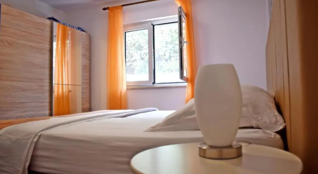Apartmani Božić, Rezerwuj Hotel Hotele w Split-Dalmatia County z parkingiem, Parking