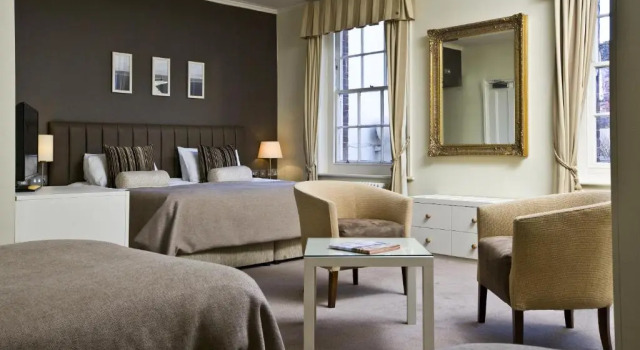 Семейный номер Standard Royal Hotel