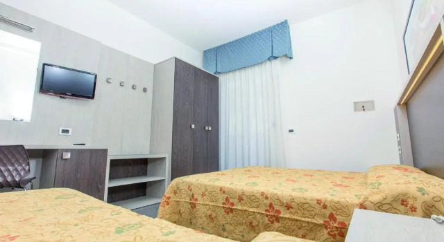 Четырёхместный номер Standard с балконом Hotel Cavour