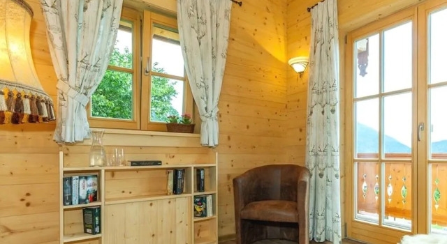Chalet unter Weißblauem Himmel, Varaa Mökki Hotellit Baijeri pysäköinnillä, Pysäköinti