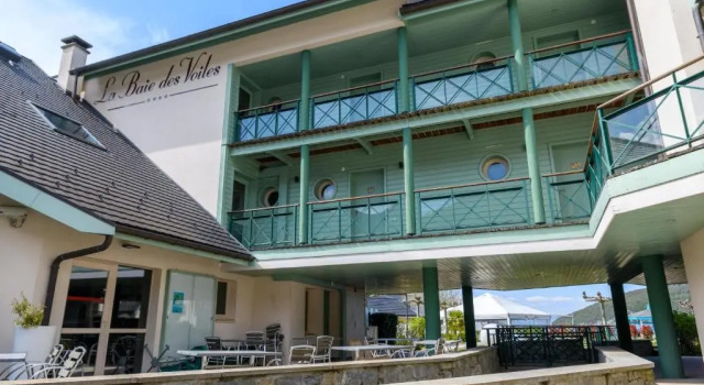 Rare : au bord du lac d’Annecy, cosy appartement en rez de jardin avec terrasse privative