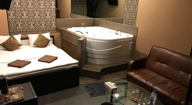 Chocolate Double Suite Numera