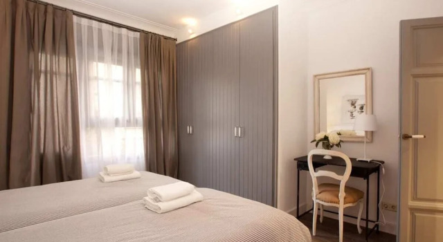 Cozy and Elegant 3bed3bath 10min Plaza Catalunya, Забронировать Отель Барселона провинция Барселона, рядом с Jove Regina Theatre