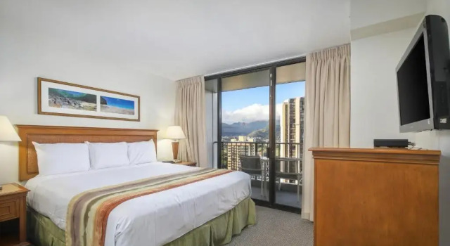 1-bath Suite Superior c 1 комнатой Aston Waikiki Sunset