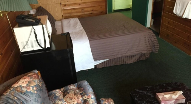 The Hotel at Falcon Lake, Book Hotel Hotels in Manitoba with a Pool, Swimming Pool