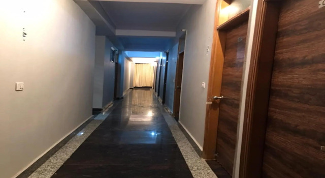 POP 84139 Hotel Moonlight