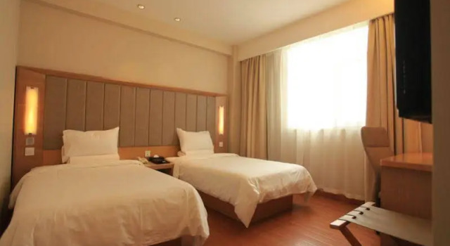 Meihao EZZI Hotel (Tianjin Youyi Road Wudadao), Rezerwuj Hotel Hotele w Tianjin Province z parkingiem, Parking