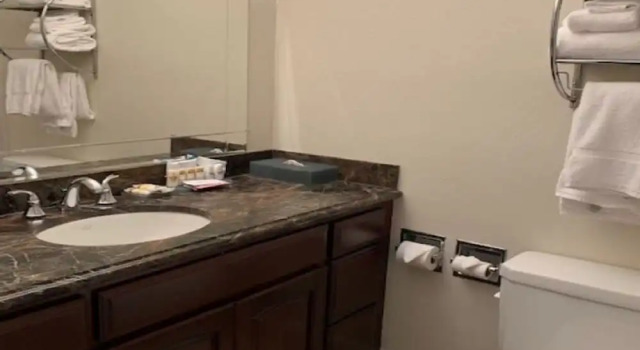 Двухместный люкс с балконом The Hotel Oceanside