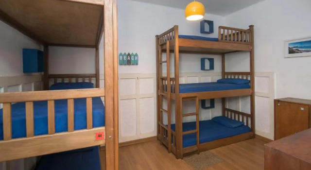 Кровать в общем номере Ipanema Beach House