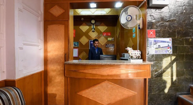 OYO 15765 Hotel Eve