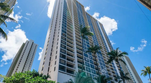 Deluxe Ocean and City View Waikiki Banyan Condo, Free Parking & Wi-Fi