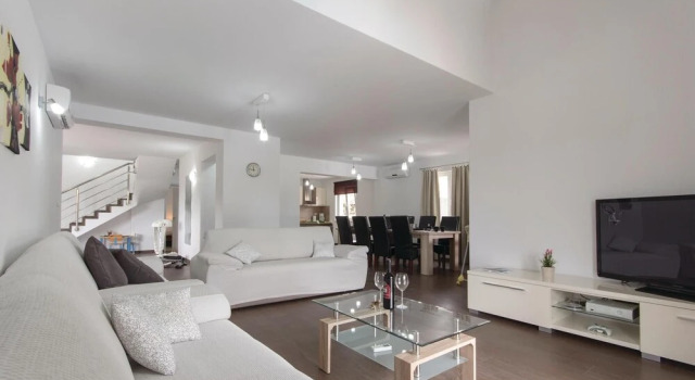 Beautiful Home in Marcana With Wifi and 4 Bedrooms