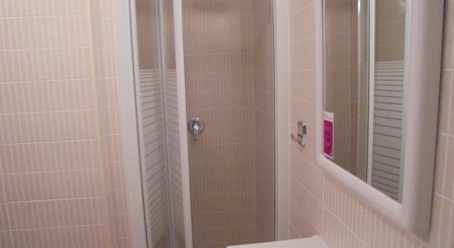 Кровать в общем номере с балконом Lagos City Center Guest House & Hostel