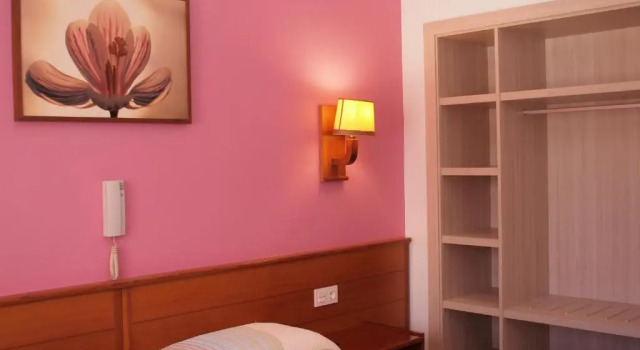 Номер Standard Hotel El Castell