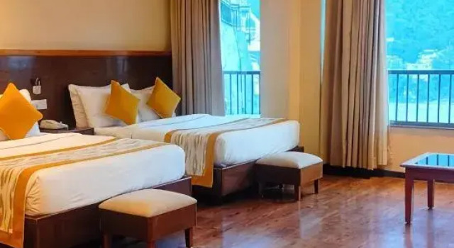Семейный люкс с видом на бассейн Anandvan Jungle Resort