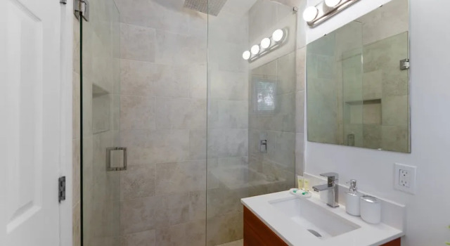 Апартаменты Deluxe Amazing House With Pool Coral Gables