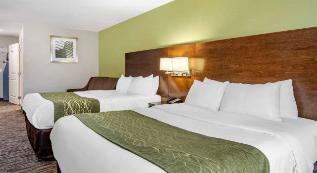 Четырёхместный номер Standard Comfort Inn & Suites North Little Rock JFK Blvd