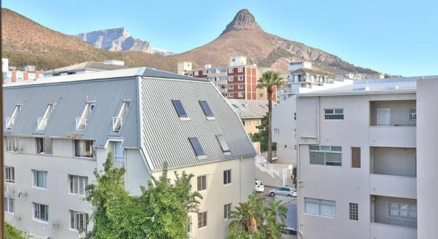 Sunny Apartment in SEA POINT right by PROMENADE, Забронировать Апартаменты/квартира Отели Cape Peninsula с парковкой, Парковка