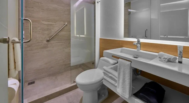 Четырёхместный номер Standard City Express Plus by Marriott Guadalajara Providencia