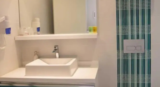 Трёхместный номер Standard Royal Palm Beach Hotel