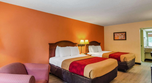 Econo Lodge Inn & Suites Gulfport Airport