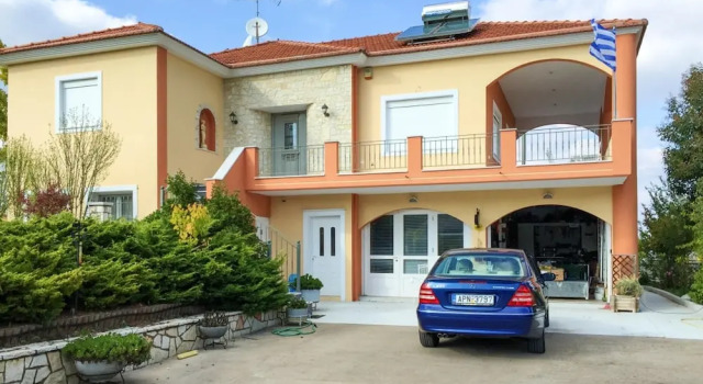 House With 2 Bedrooms in Manthirea, With Wonderful Lake View and Enclo, Prenota Hotel Hotel a Peloponneso con parcheggio, Parcheggio