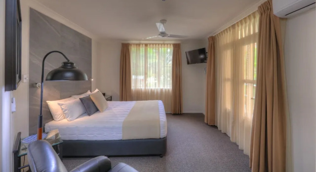 Двухместный номер Deluxe Цокольный этаж с балконом Heritage River Motor Inn