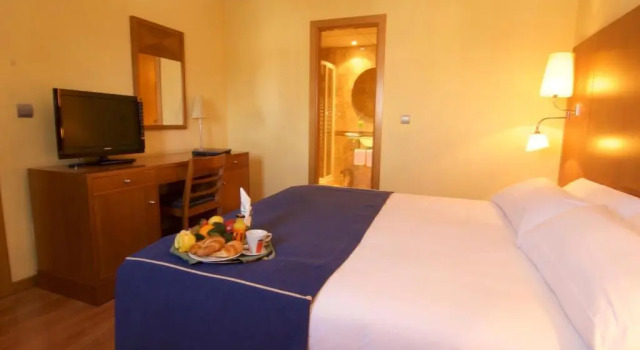 Полулюкс Hotel Galaico