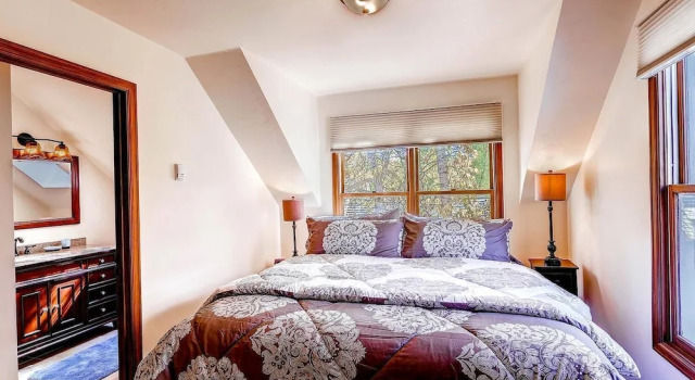 Raven's Call Chalet, Rezerwuj Chalet Hotele w Vail Ski z parkingiem, Parking