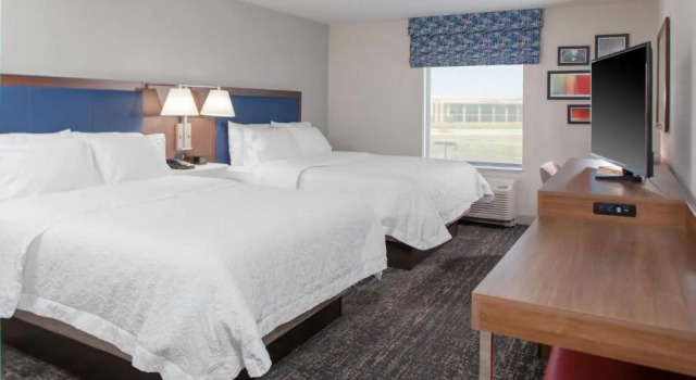 Четырёхместный номер Standard Hampton Inn & Suites Chicago-Burr Ridge