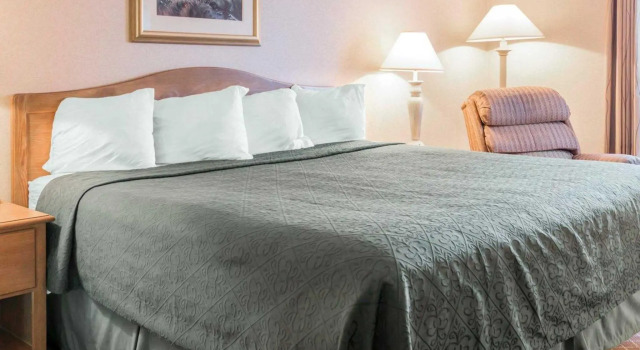 Люкс Quality Inn & Suites Monroe