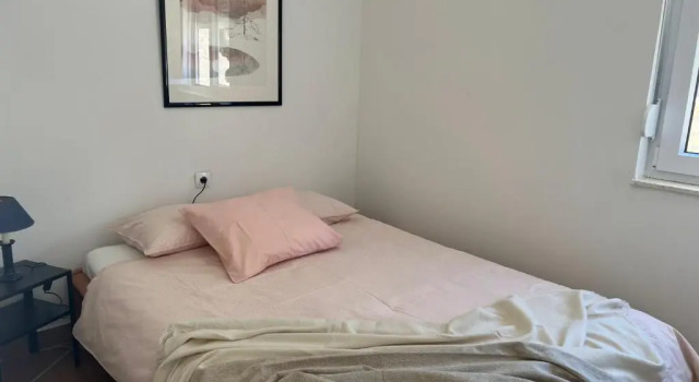 Коттедж Small, 2 bedroom house, 50 m from the sea