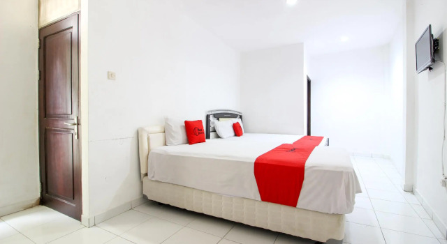 Двухместный номер Standard RedDoorz near RS Sarjito Yogyakarta 2
