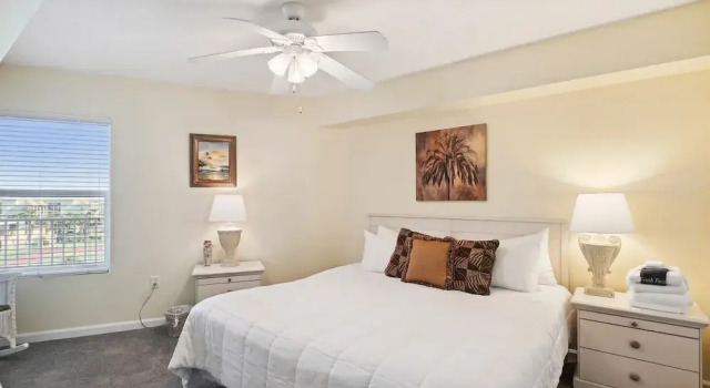 Seacrest 504 is a Gulf Front 2 BR on Okaloosa Island by RedAwning, Varaa Hotelli Hotellit Emerald Coast uima-altaalla, Uima-allas