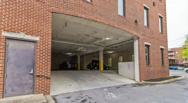 Dream Condo in Desirable West End!, Prenota Appartamento Hotel a Tennessee con parcheggio, Parcheggio