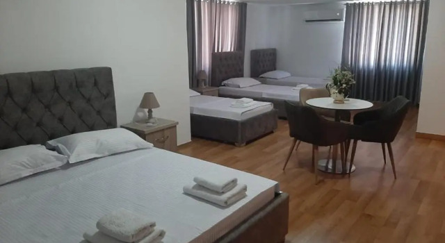 Hotel Vila Arbri, Prenota Hotel Hotel economici a Berat County
