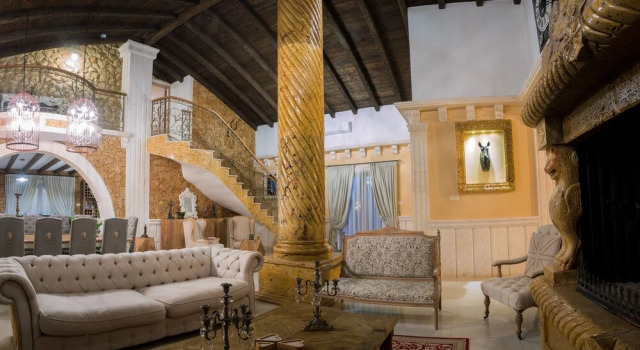 Grand Mansion, Book Hotel 4-stjernede hoteller i Avgorou, 4*