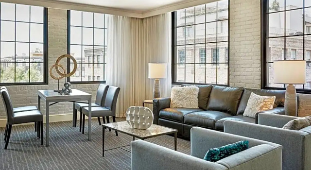 Двухместный люкс Пентхаус Renaissance New Orleans Arts Warehouse District Hotel