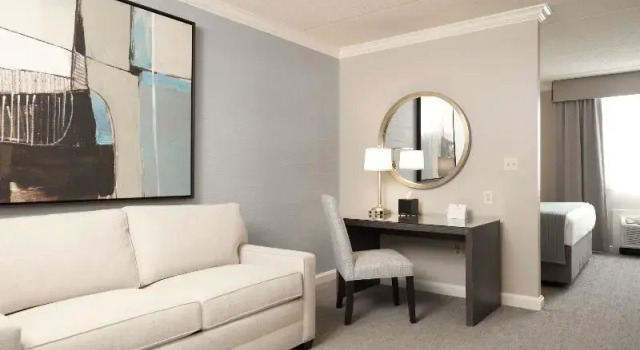 Четырёхместный люкс Ethan Allen Hotel